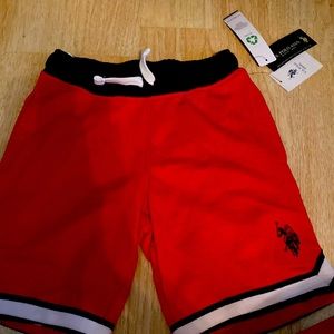 Boys shorts in the size  M (8)